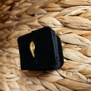 "Mama" Engraved Golden Ring